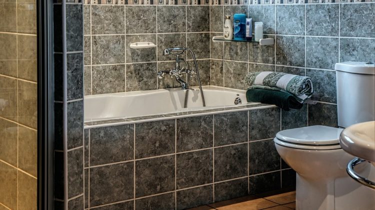 schaal Schiereiland stoomboot Kosten van een badkamer betegelen | Wooninspiratieblog.nl